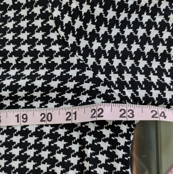 Houndstooth Button down Top - Picture 8 of 9